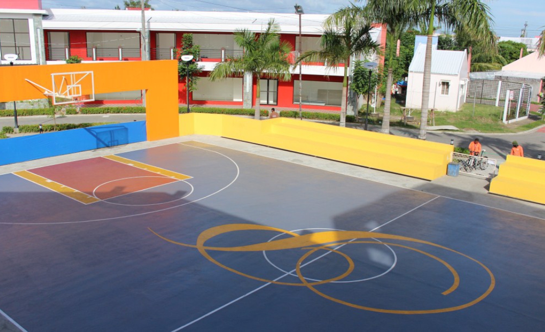 Lapangan bola basket di Iloilo, Filipina SCHOMBURG Asia